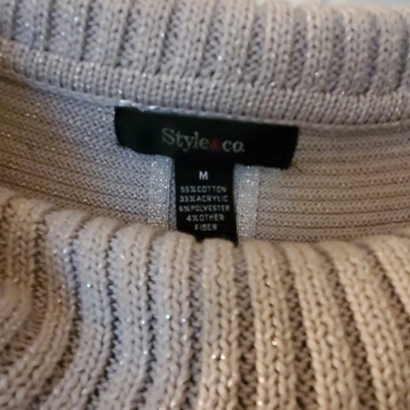 Beautiful sweater. - Picture 3 of 4